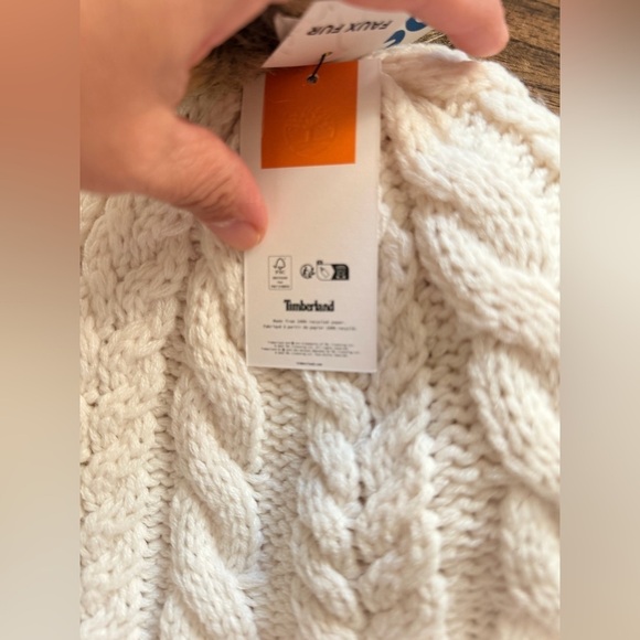Timberland Logo Womens Cream Cable Knit Cuff Hat With Pom Pom NEW offers ok main image 5
